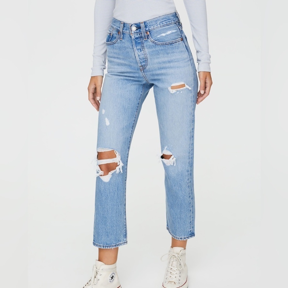 Levi’s Wedgie Straight Distressed High Rise Jeans in Light Blue Size‎ 29